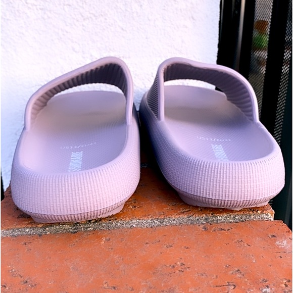 CUSHIONAIRE- Feather Cloud Slides. Color: Lavender, Size 11 Women’s - Picture 4 of 5
